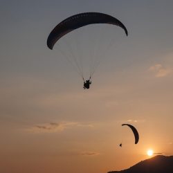 paragliding-8103063_1280